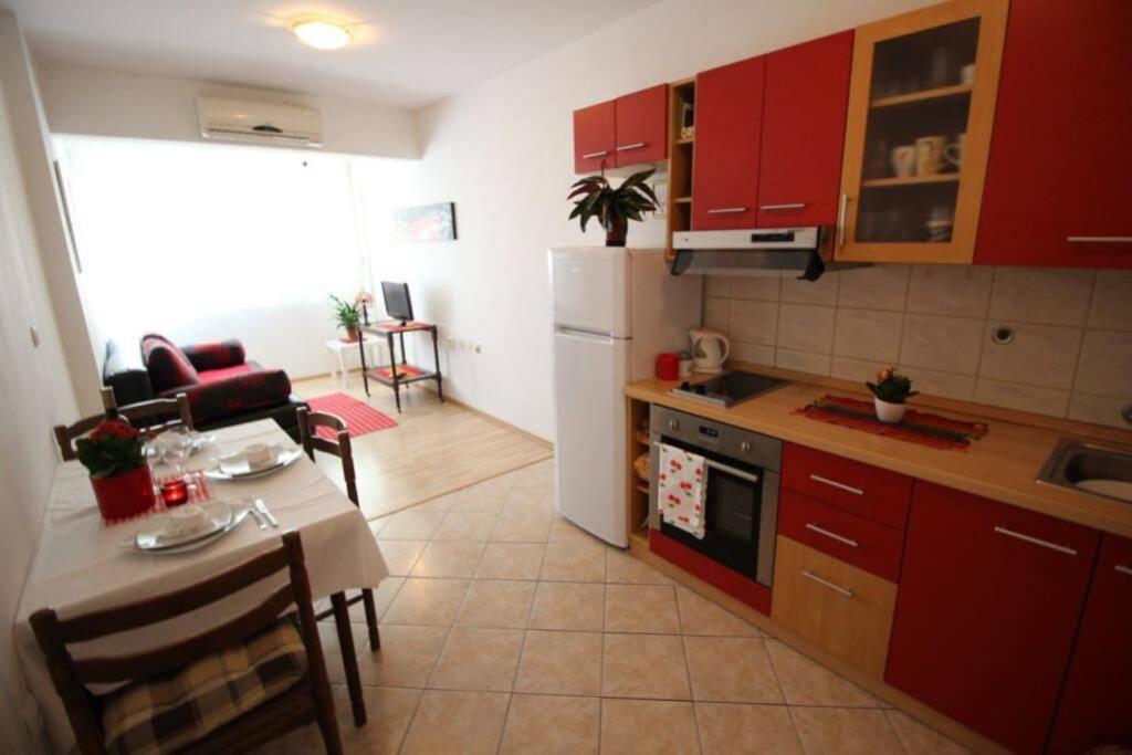 Old City/Beach 13 Minutes Away, Parking, For 4 Split Extérieur photo